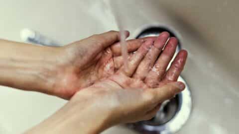 Qué es el agua dura y qué le hace a mis tuberías Qué es el agua dura y qué le hace a mis tuberías